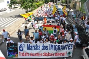 1º de Maio! Imigrantes trabalhadores entram na Catedral da Sé